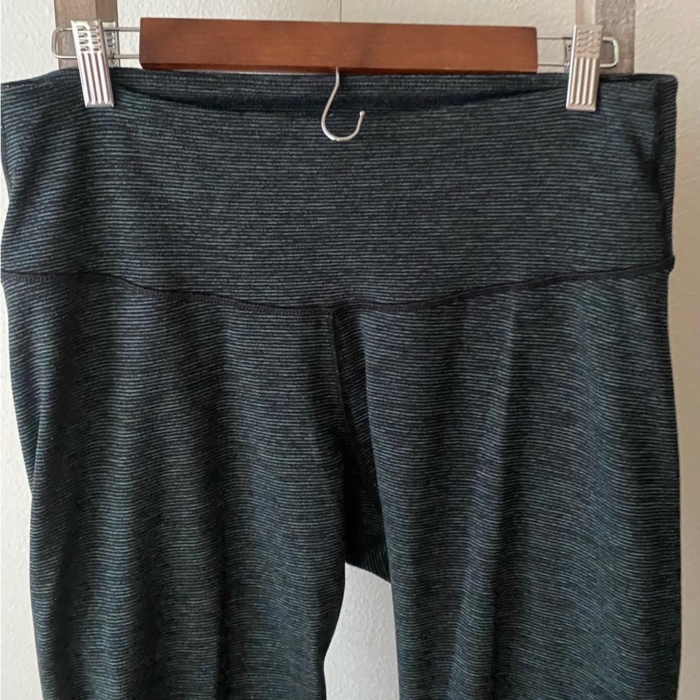 NWOT - Old Navy Active Leggings - Dark Green & Black - Size XL - Picture 2 of 5